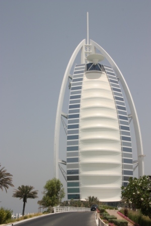 Circuit aux Seychelles combiné avec Dubaï vue de la tour Burj Al Arab organisé par une agence voyage spécialisée routedesseychelles.com